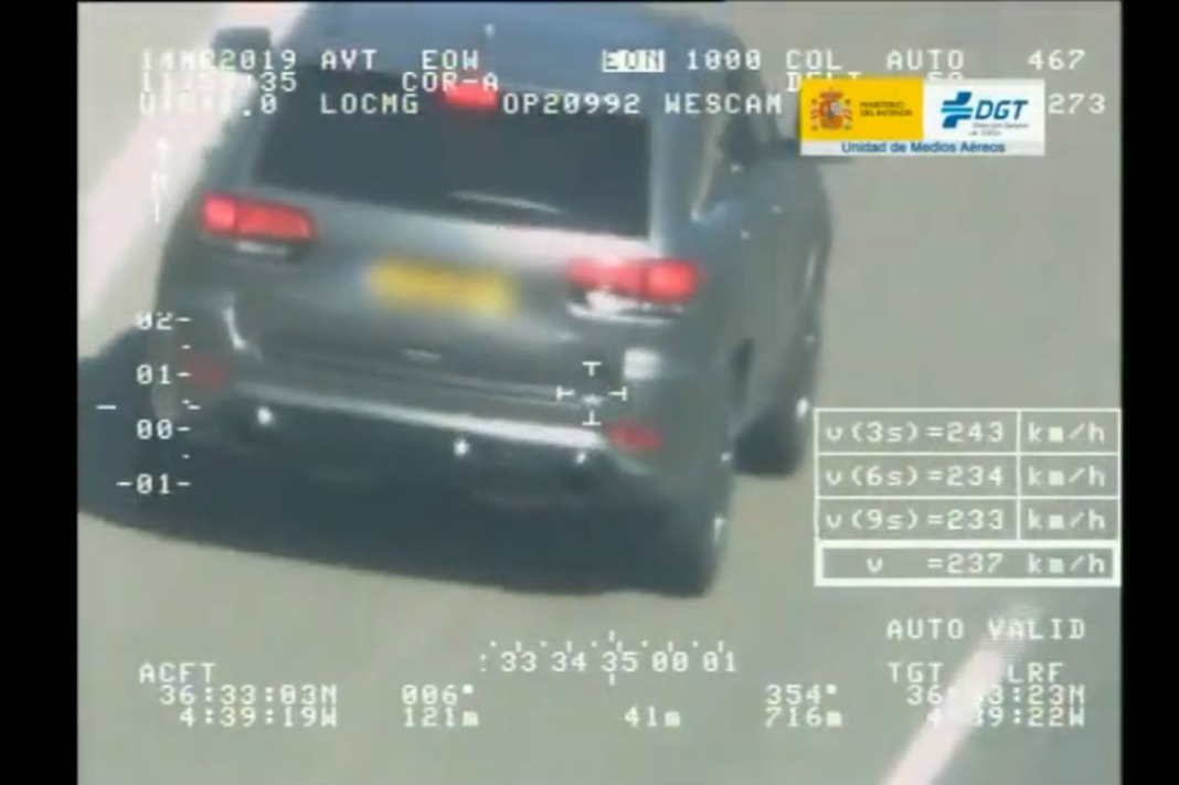 Jeep Grand Cherokee SRT8 243 km/h autovía