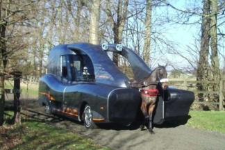 El coche más extraño que ha creado Roush: un vehículo de entrenamiento de caballos roush-vehiculo-entrenamiento-caballos