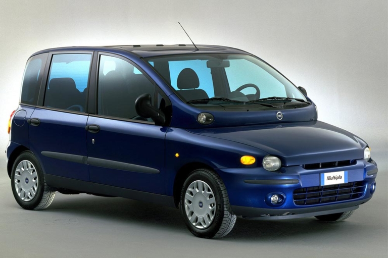 7 coches con tres asientos delanteros, ¿rareza o genialidad? Página 3 7 coches con tres asientos delanteros, ¿rareza o genialidad? Página 3