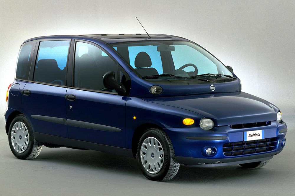 coches con tres asientos delanteros 