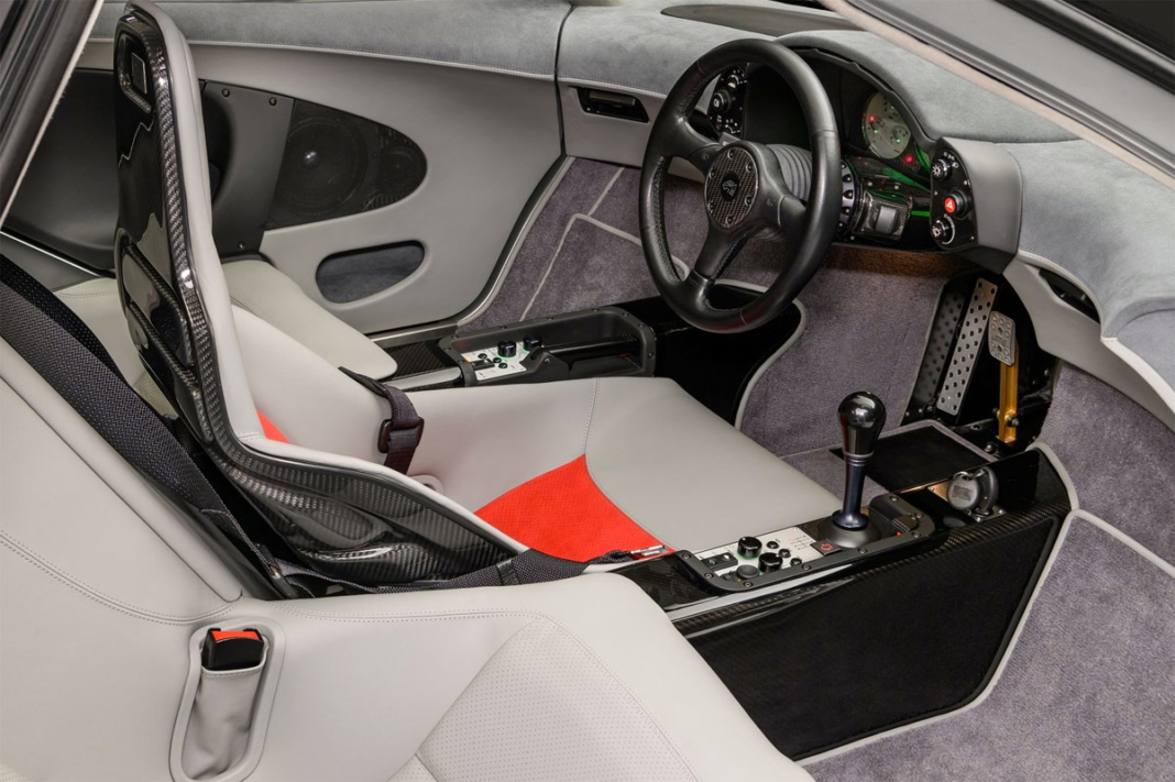 coches con tres asientos delanteros