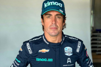 Fernando Alonso desvela su mono y su casco para las 500 Millas de Indianápolis