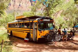 De viejos autobuses escolares a increíbles autocaravanas Autobuses escolares convertidos en autocaravanas
