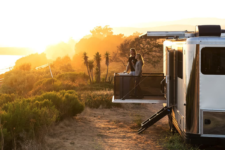Caravana de lujo con paneles solares