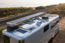 Caravana de lujo con paneles solares