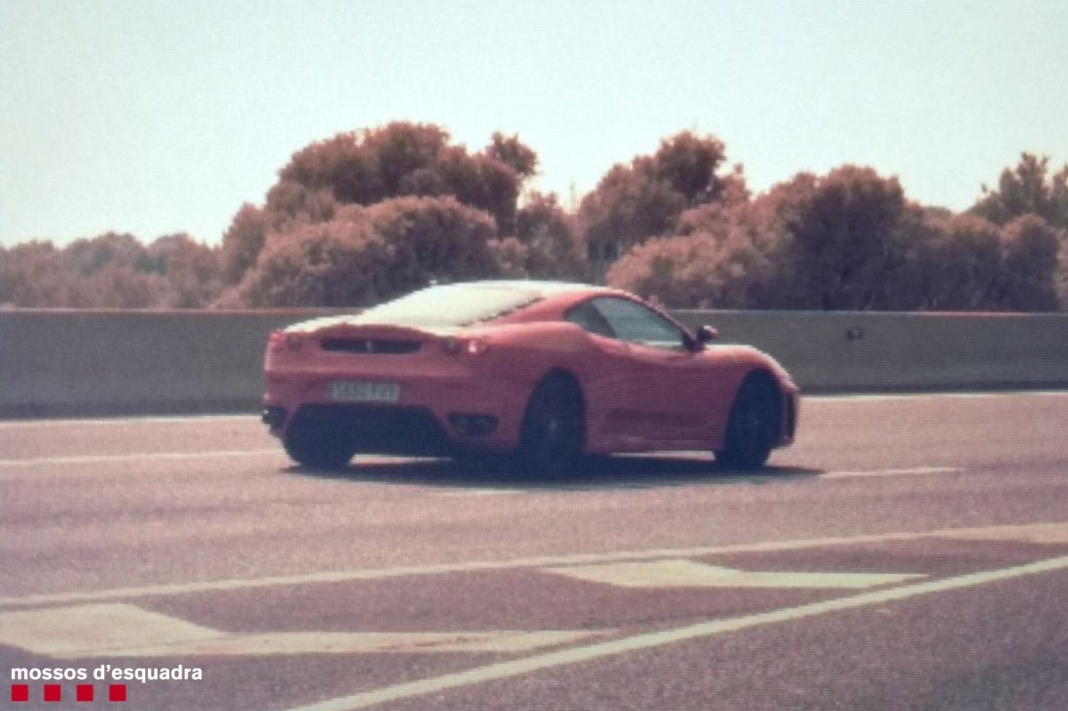 cazado-conductor-ferrari-f430-216-kmh-barcelona