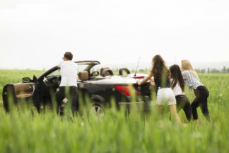¿Por qué no hay que arrancar un coche empujándolo cuesta abajo? Empujar coche