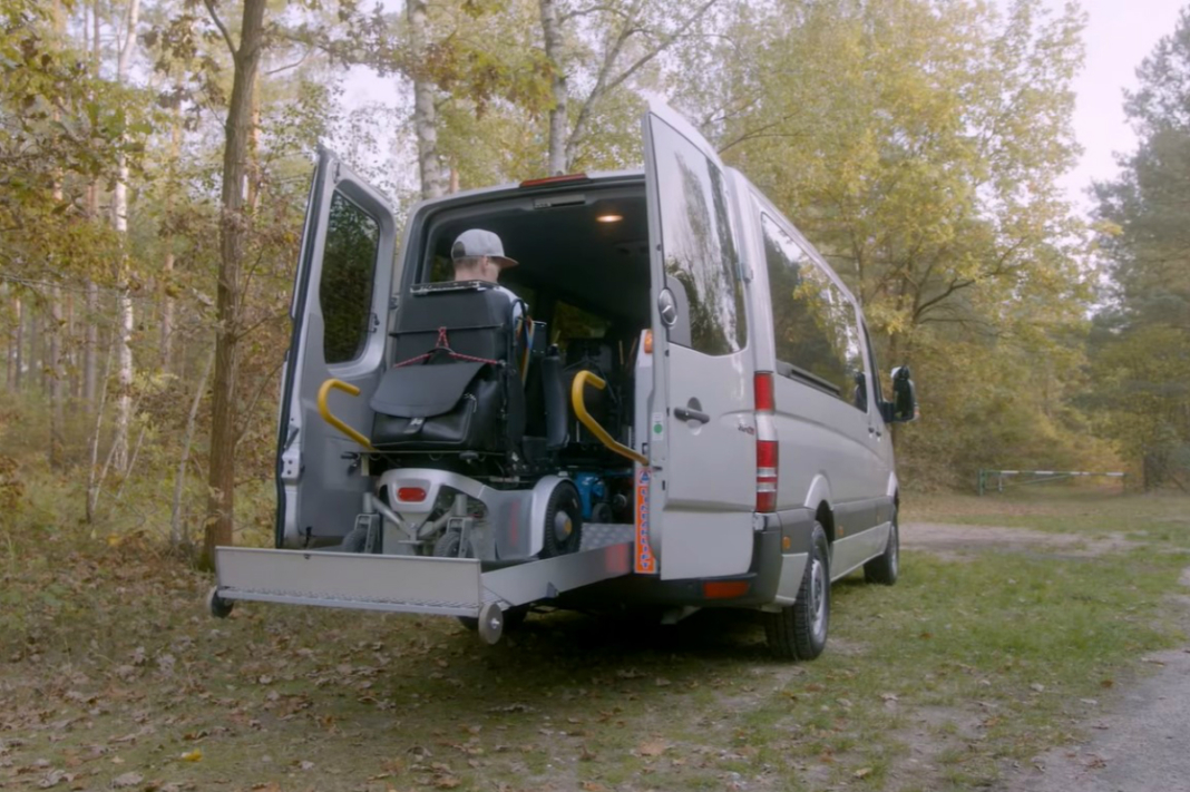 Janis McDavid y su Mercedes Sprinter