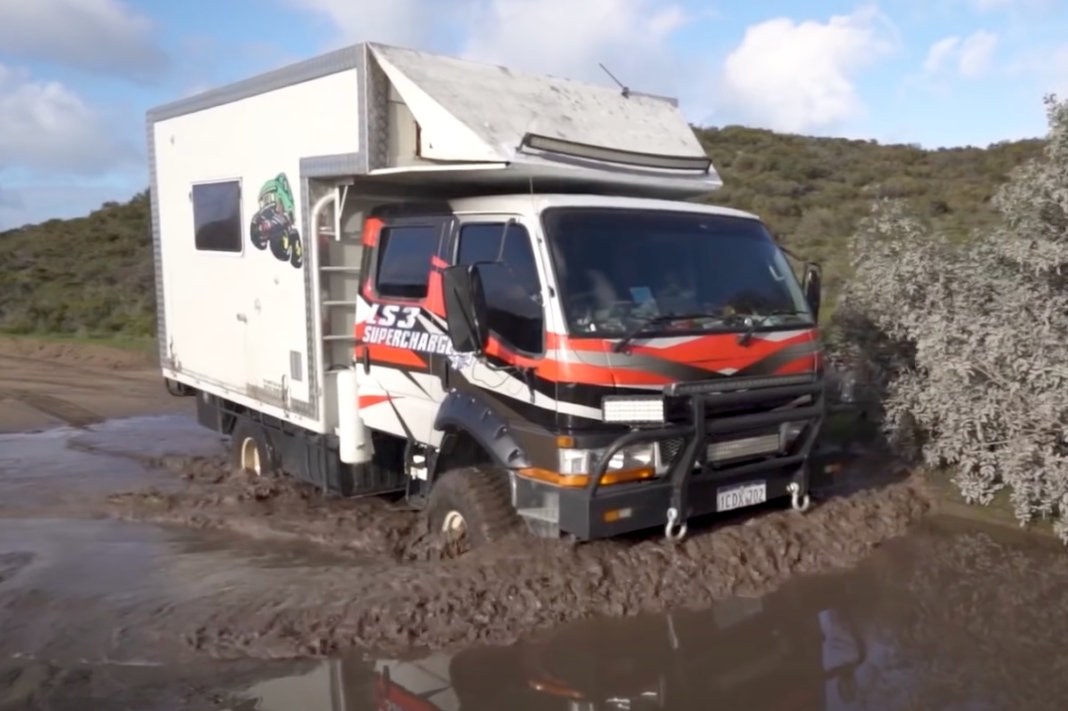 Mitsubishi Canter Camper 4x4