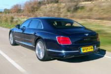 imagen dinámica de la prueba del Bentley Flying Spur W12 2020