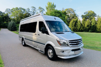 Subastan esta camper de lujo Mercedes de Airstream subastan camper lujo Mercedes