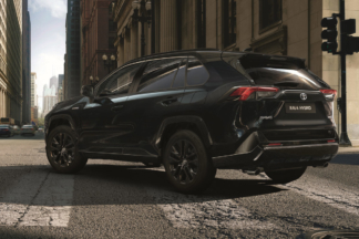 Toyota RAV4 Electric Hybrid Black Edition, apuesta todo al negro