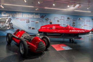 “Caballos de mar”, la exposición de las lanchas con motor de Alfa Romeo caballos de mar