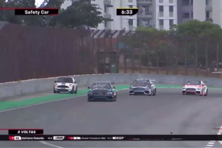 Vídeo: un MINI se cuela en el circuito de Interlagos durante una carrera mini cuela circuito interlagos durante carrera