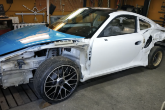 Vídeo: así pasa un Porsche 911 Turbo S de destrozado a inmaculado en 20 minutos Porsche 911 Turbo S restauración