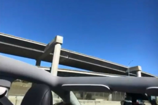 Un Tesla Model Y pierde el techo y se convierte en una improvisada versión descapotable Tesla Model Y
