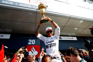 Lewis Hamilton se proclama por séptima vez campeón del Mundo de Fórmula 1 Lewis Hamilton celebrando el título de campeón del Mundo de Fórmula 1