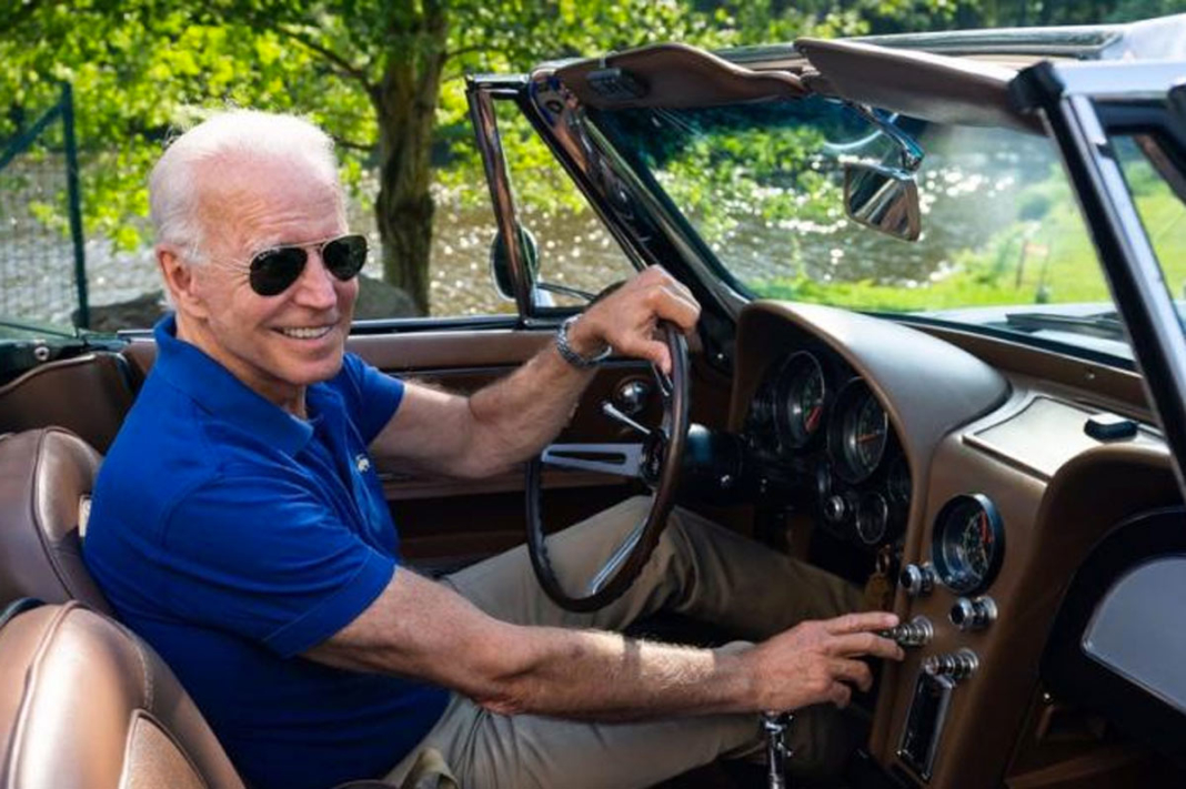 Vídeo: así quemaba rueda Joe Biden con su Chevrolet Corvette