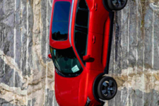 Volvo deja caer coches 30 metros