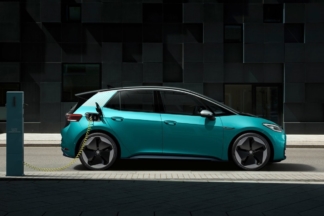 El Gobierno tramita un impuesto para los coches eléctricos e híbridos Gobierno tramita impuesto coches electricos hibridos