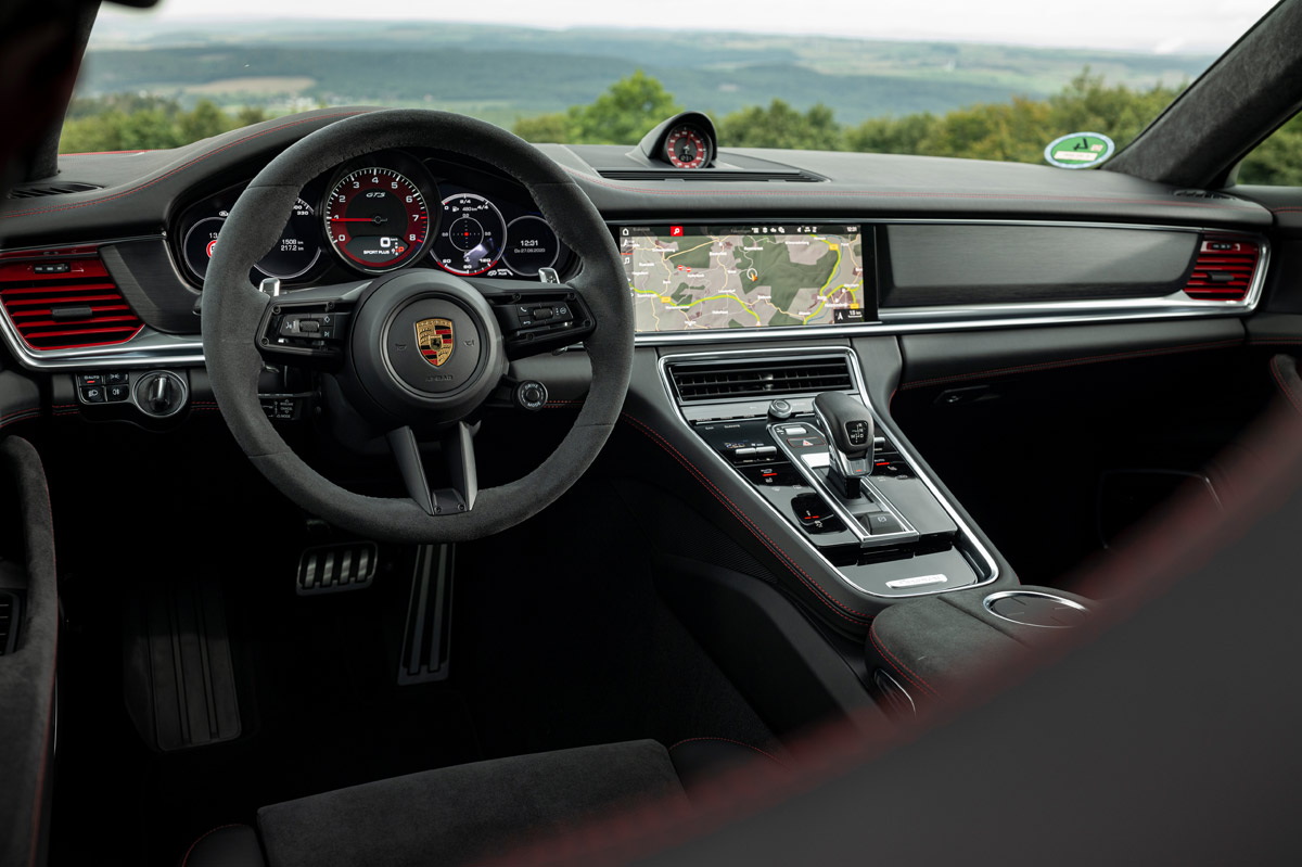 interior del Porsche Panamera GTS 2021