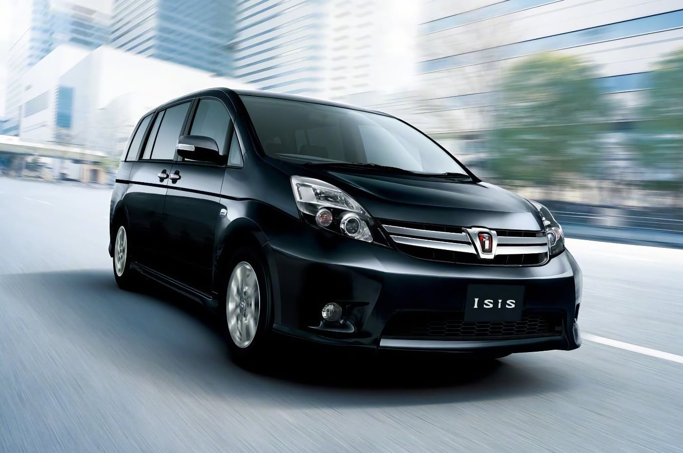 El Toyota Isis es uno de los nombres de coches más desafortunados