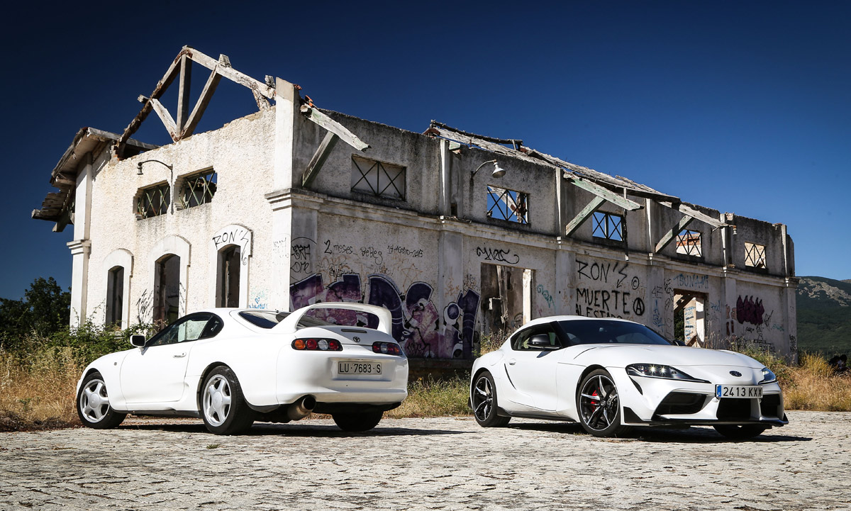 Toyota Supra A80 junto con el Toyota Supra A90