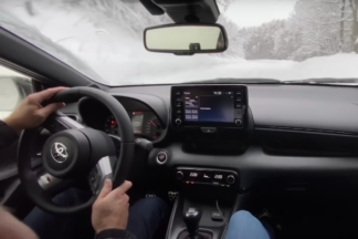 Vídeo: así de divertido es el nuevo Toyota GR Yaris en la nieve
