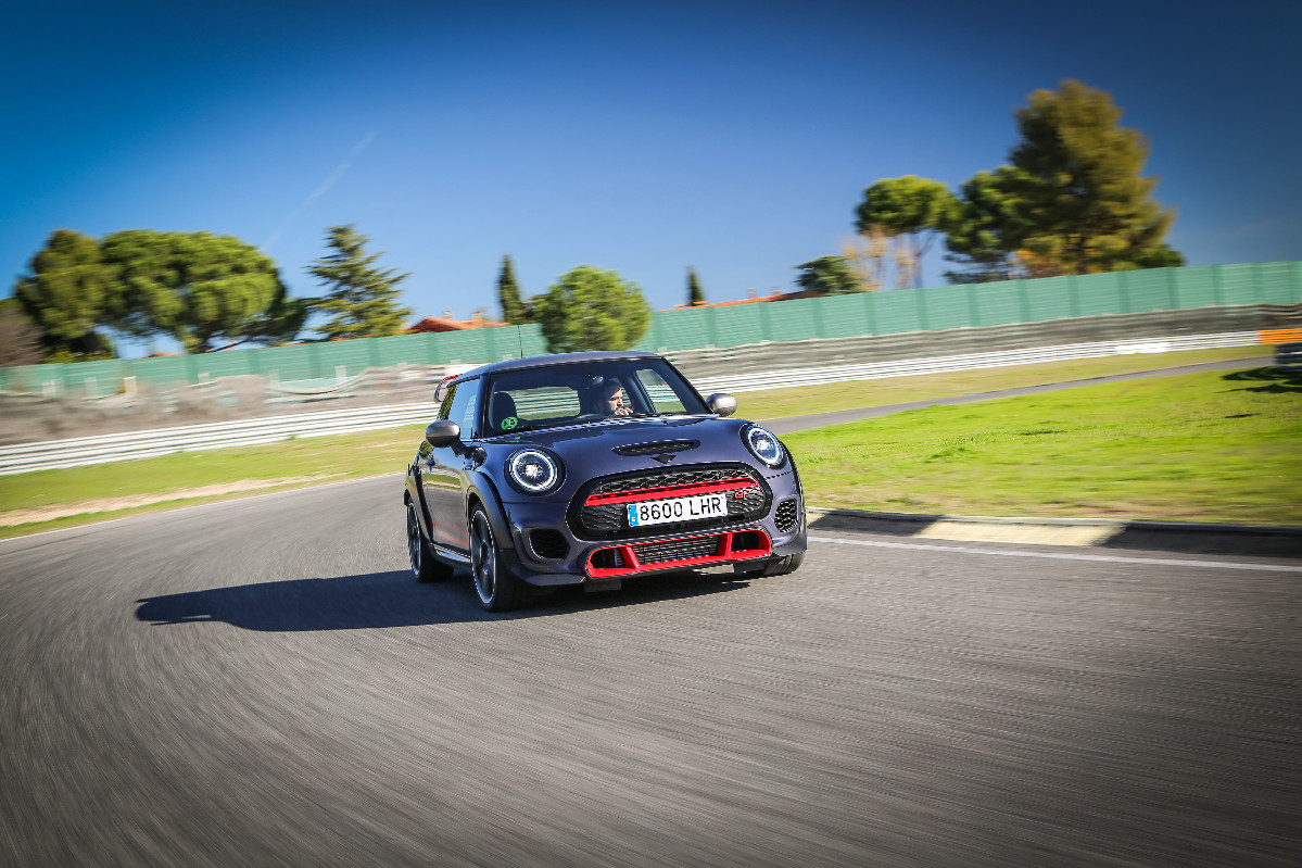 prueba del MINI John Cooper Works GP 2020 en el Circuito del Jarama