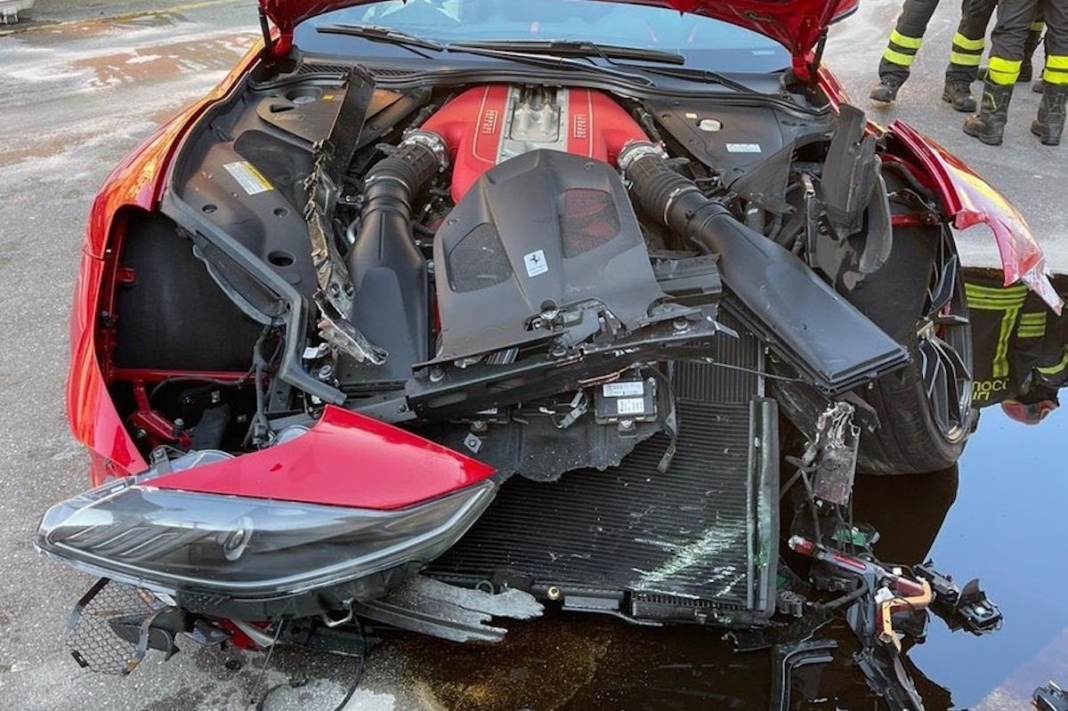 Ferrari 812 Superfast portero Genoa accidente