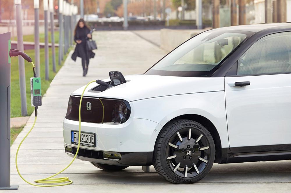 coches con llantas aerodinámicas 