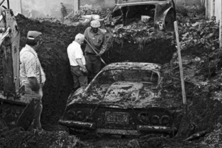 ¿Cómo acabó un Ferrari Dino enterrado en el jardín de una casa? Ferrari Dino
