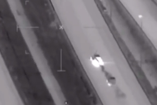 Lo nuevo de los narcos: coches que lanzan polvo de extintor para huir de la Policía Narcos lanzan polvo de extintor desde el coche a la policía