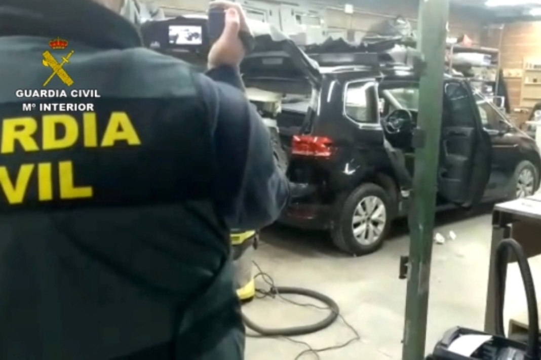 Guardia Civil taller clandestino doble fondos Ávila