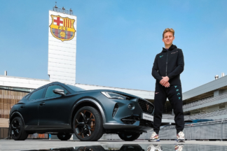 Los jugadores del FC Barcelona recogen sus nuevos Cupra para 2021 Los jugadores del Barcelona recogen sus Cupra