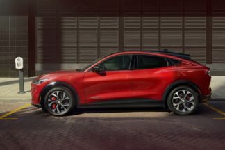 El dueño de un Mustang Mach-E denuncia amenazas de muerte por parte de los fans de Tesla Ford Mustang Mach-E