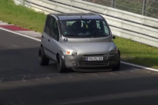 Vídeo: los coches más extraños, a fuego, vistos en Nürburgring Vídeo coches más extraños a fuego en Nürburgring Fiat Multipla