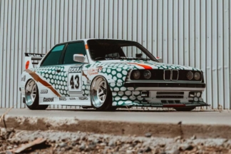 Este BMW M3 E30 tiene 800 CV y una decoración clásica BMW M3 E30 Tic Tac
