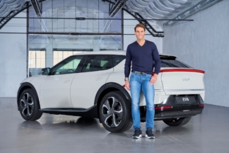 Rafa Nadal descubre el nuevo KIA EV6 eléctrico Rafa Nadal KIA EV6