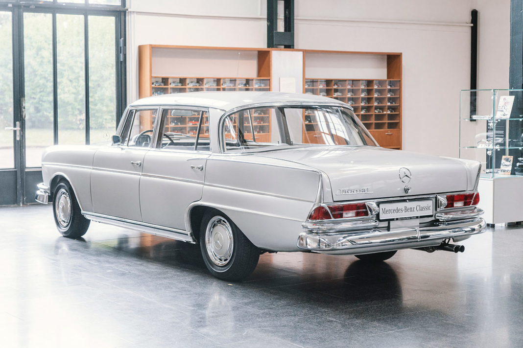 15 coches que tienen la toma del carburante en lugares extraños