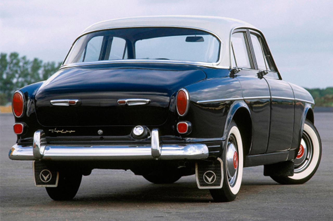 coches toma carburante lugares extraños 