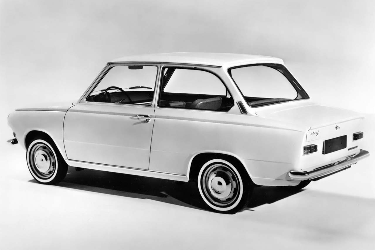 coches toma carburante lugares extraños 