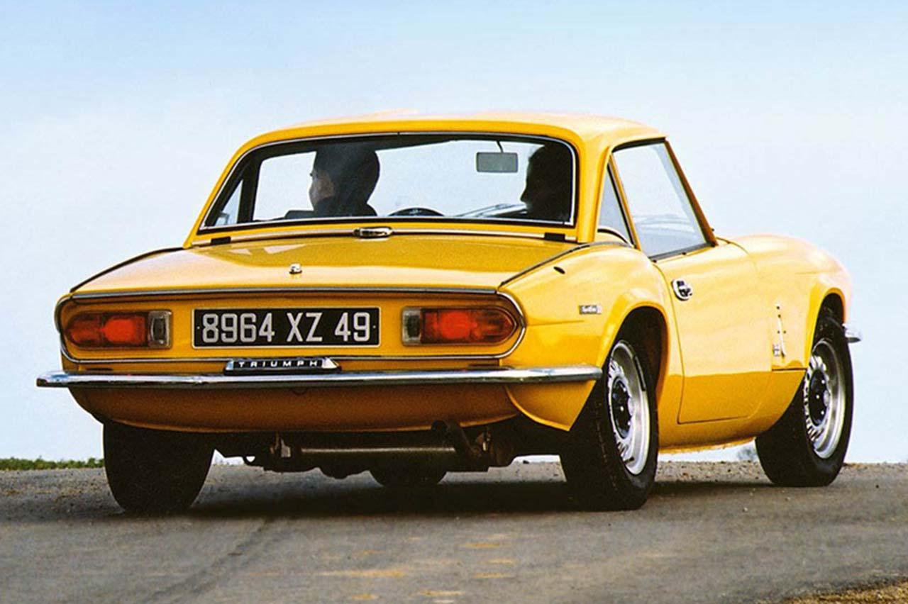 coches toma carburante lugares extraños 