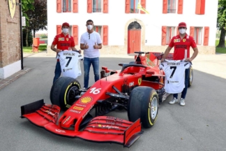Cristiano Ronaldo visita la sede de Ferrari en Maranello cristiano ronaldo visita sede ferrari maranello