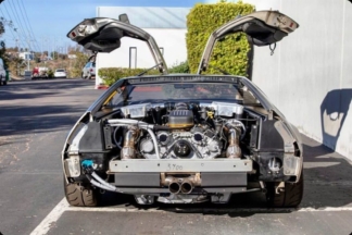 Este DeLorean está equipado con un V6 de KIA y una transmisión Porsche delorean motor v6 kia transmision porsche