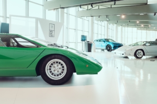 El museo Lamborghini reabre para celebrar los 50 años del Countach exposicion lamborghini countach delantera