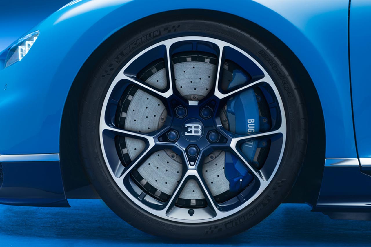 extras bugatti chiron 