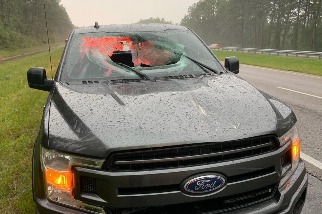 rayo asfalto parabrisas coches