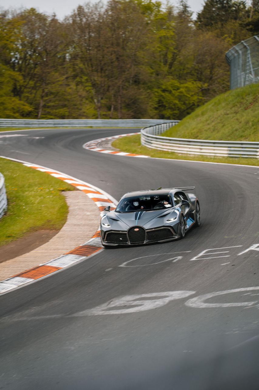 Bugatti lleva toda su línea de desarrollo a Nürburgring