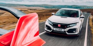 Estos coches tienen un alerón tan enorme que podría servir como barra de bar coches que tienen un alerón tan enorme